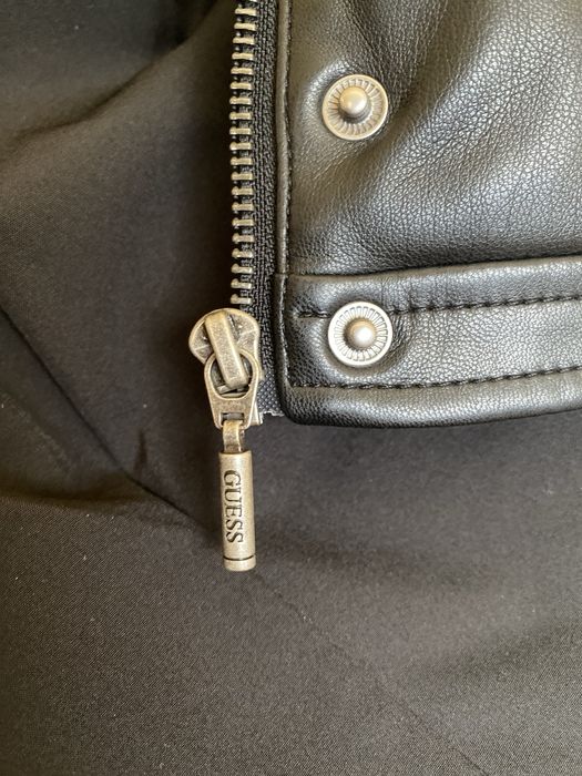 Продам куртку GUESS