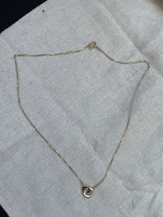 Colar de prata dourada e zirconias brancas