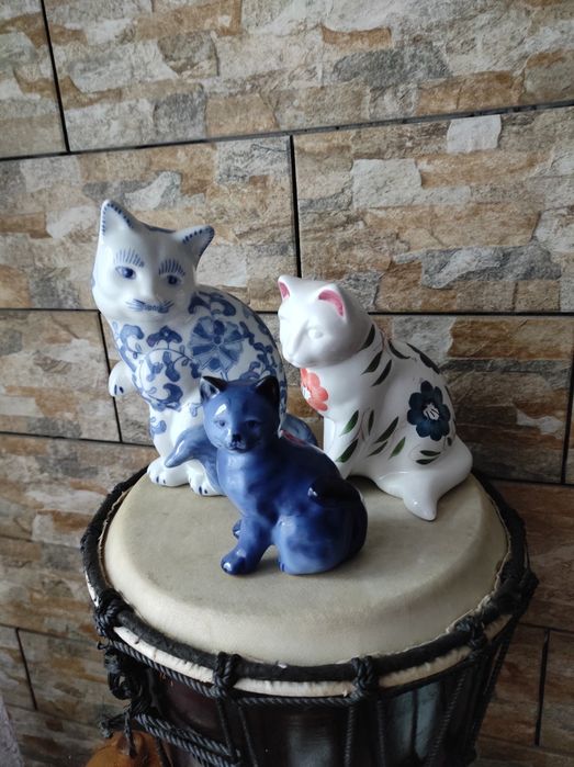 Porcelana kotek niebieski