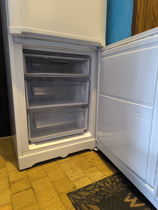 Холодильник Hotpoint ariston