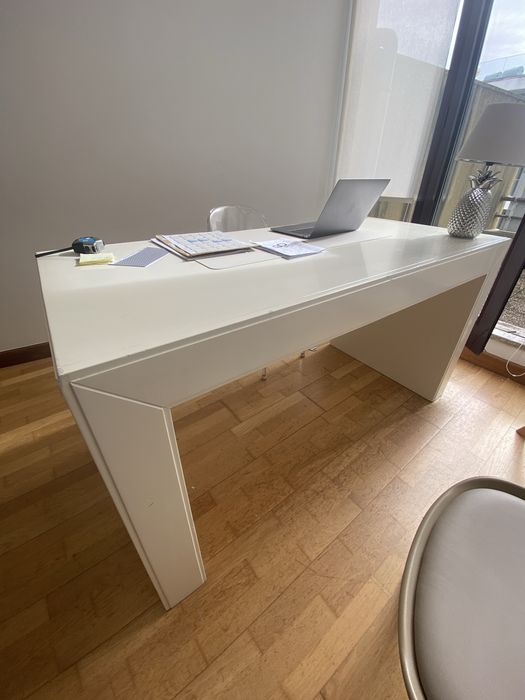 Secretaria em madeira cor branca