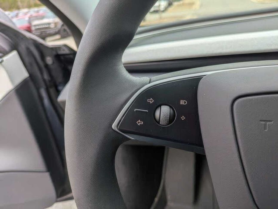 Tesla Model 3      2024