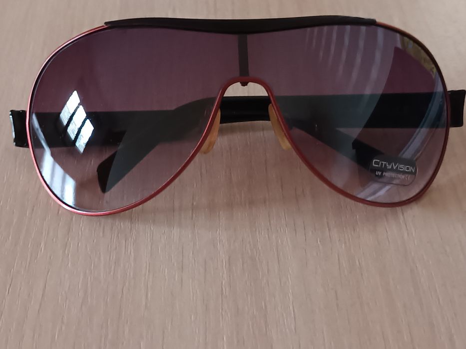 Óculos de sol com proteção UV