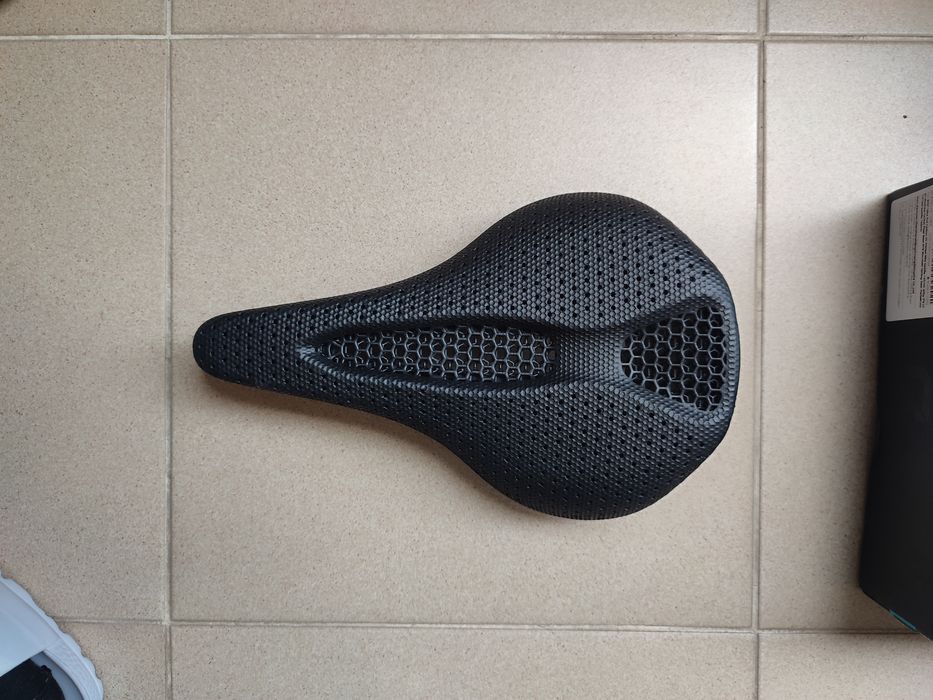 Selim Ryet RT06s em carbono impresso em 3D - Baixa de Preço