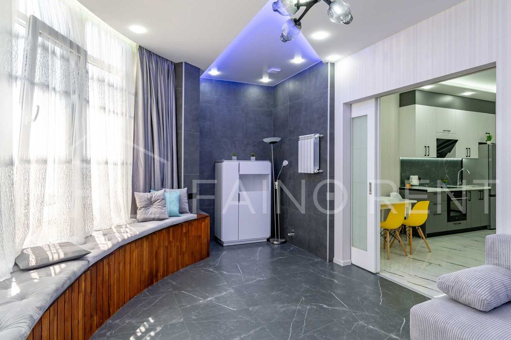 Панорамний вид моря, 2 спальнi + зала/5010