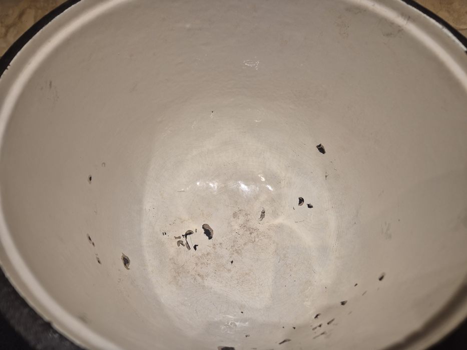 Kociolek zeliwny emaliowany