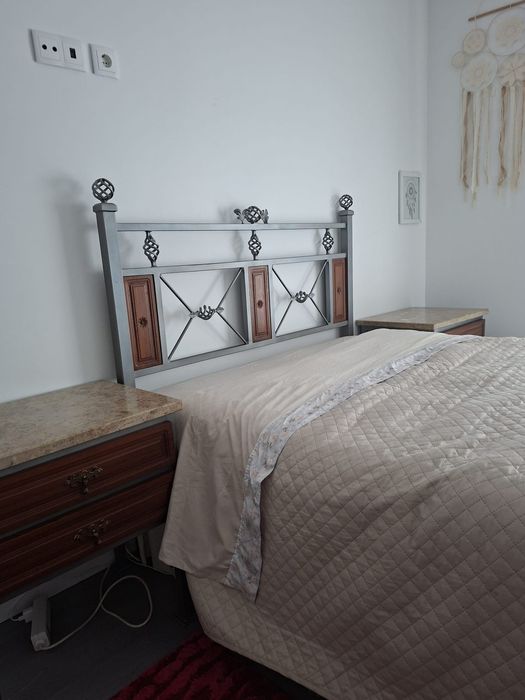 Conjunto artesanal cama + mesinhas em ferro forjado, madeira e mármore