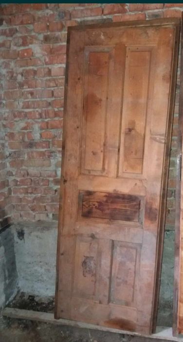 Продам 2 дерев'яних дверей