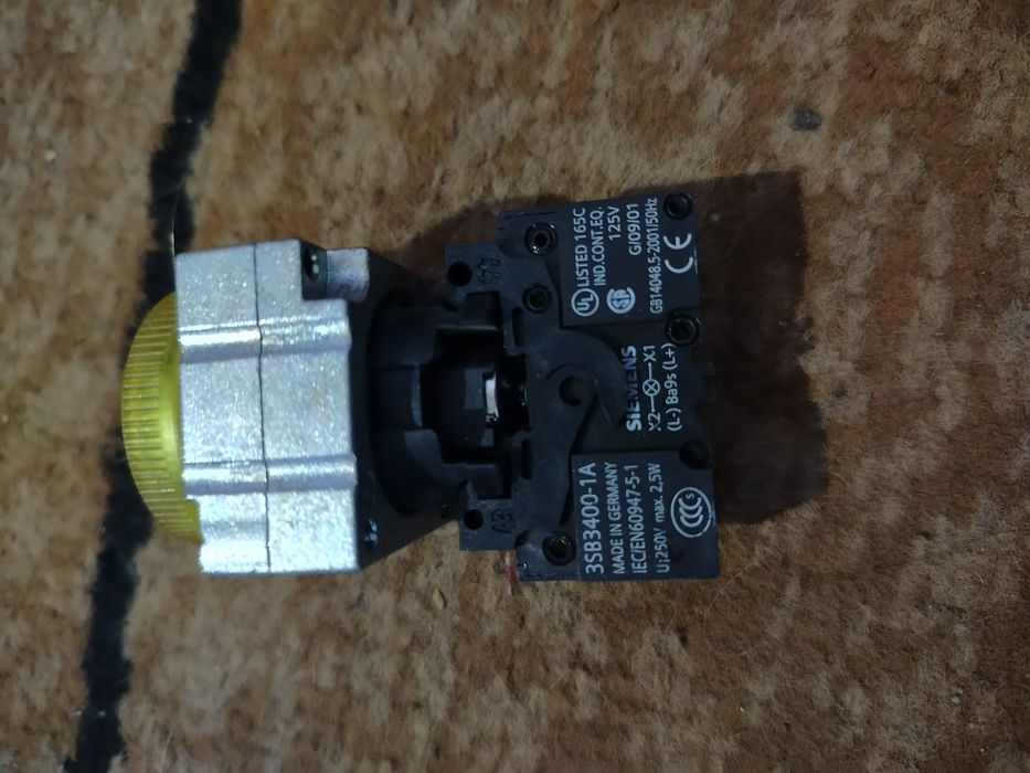 Кнопки, светосигнальная арматура Siemens