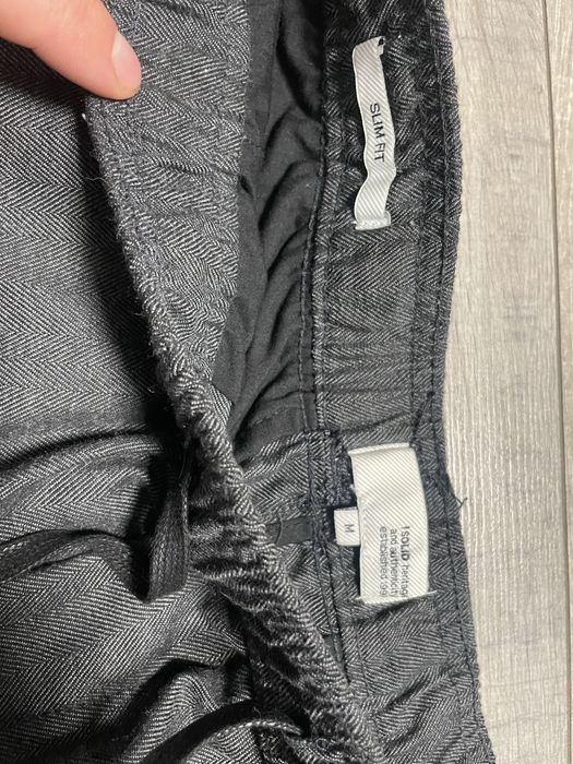 Штани slim-fit.            .