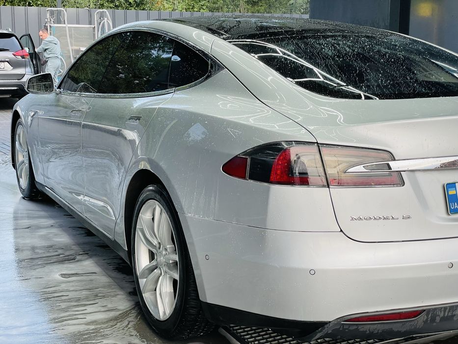 Tesla Model S 2016’ Dual motor