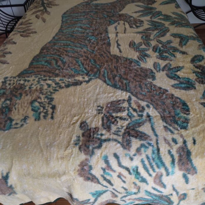 Cobertor  NOVO cama de casal.Boa medida.