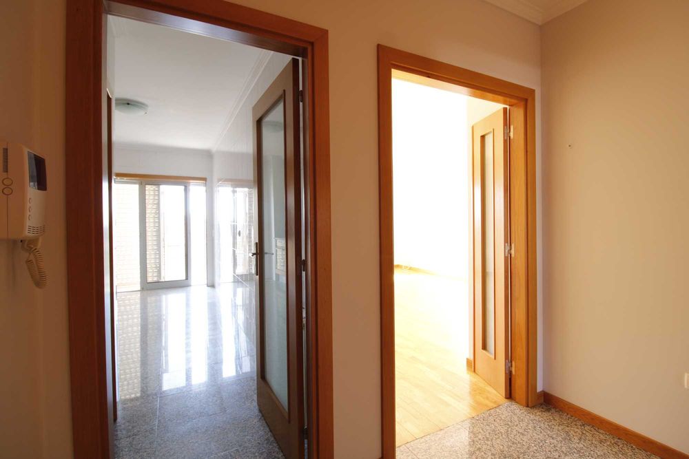 Arrendamento T2 Rio Tinto Metro Carreira