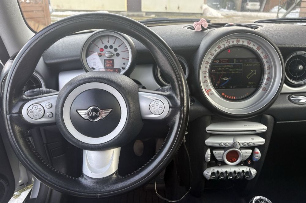 Mini one 1,6 benzyna 2010
