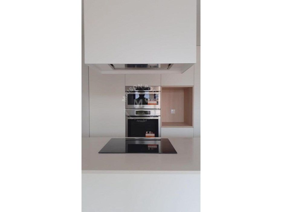 Apartamento T3 com Suite, Varanda com churrasqueira e Box de Garage...