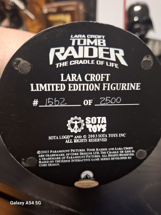 Vendo estatua de Lara Croft edição limitada
