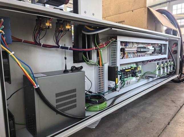 Верстат для волоконного лазерного різання труб HXT-6012A-1500W