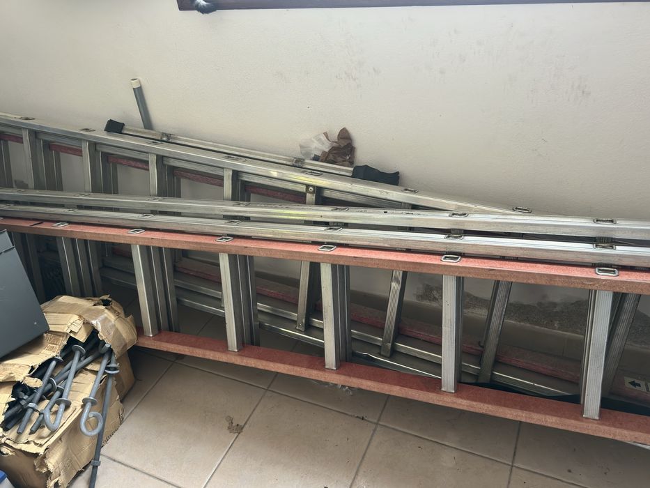 Escada Tripla Alumínio/Fibra