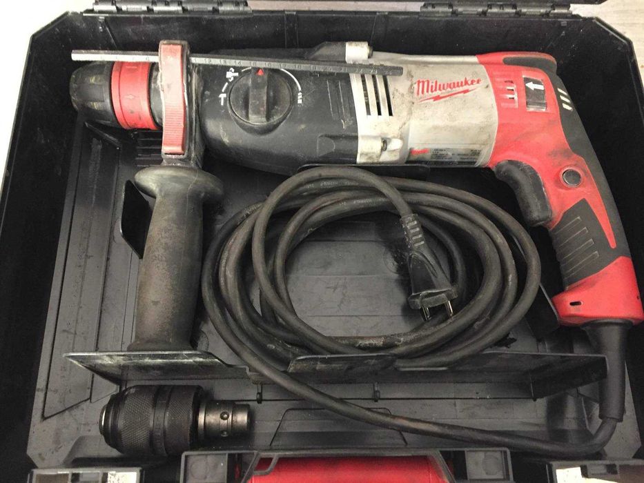 Berbequim Milwaukee elétrico SDS Plus