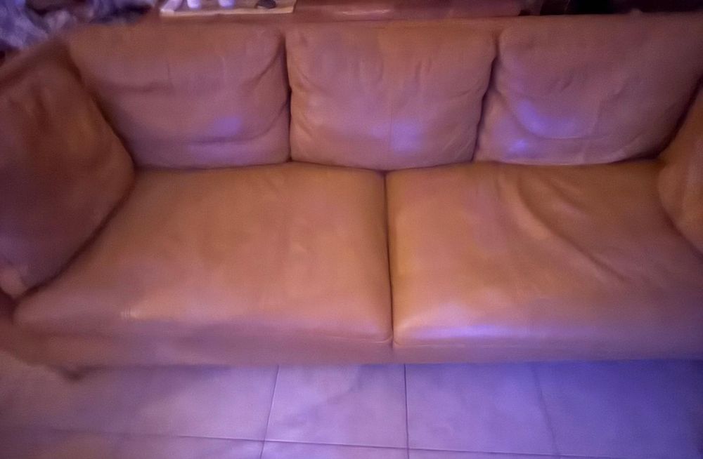Sofá 3 lugares em pele