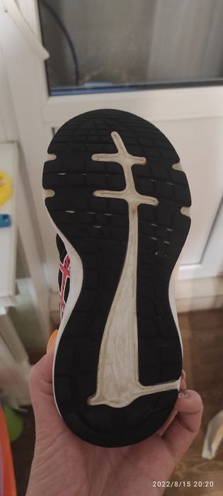 Кроссовки ASICS,по стельке 20 см,в идеальном состоянии