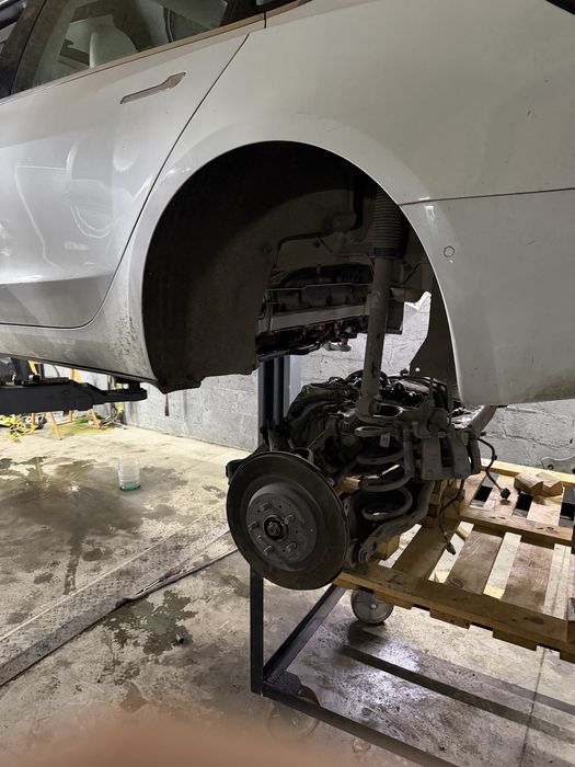 Tesla ремонт мотору / підрамник
