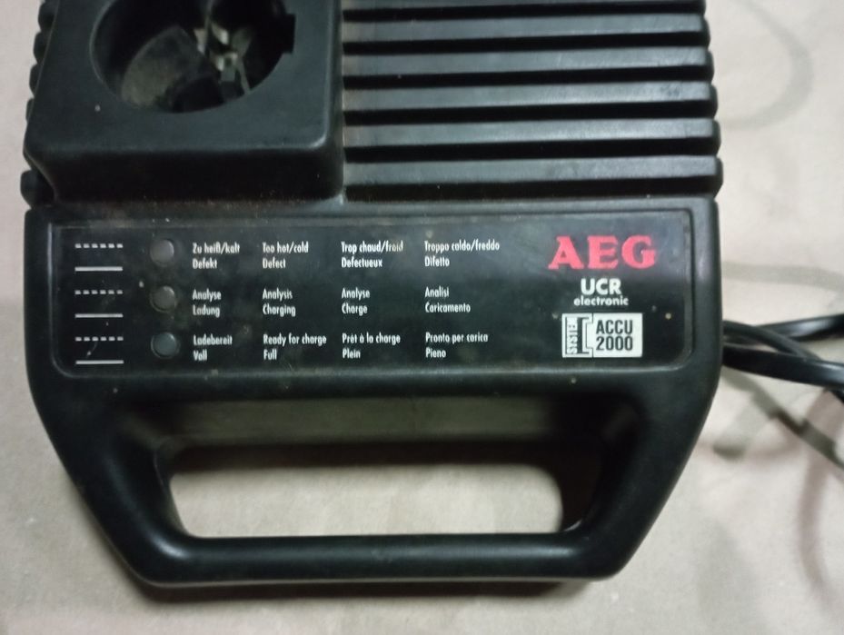 Зарядне AEG ACCU 2000