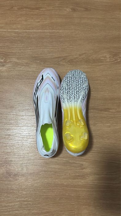 Chuteiras F50 nunca usadas