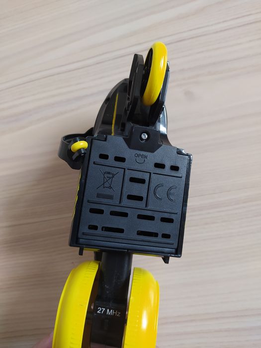 Мотоцикл з пультом керування Maisto (1:24) Cyklone 360