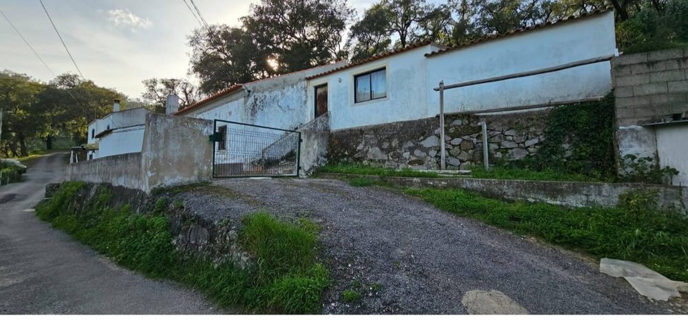 Casa  em Monchique. (PARTICULAR)