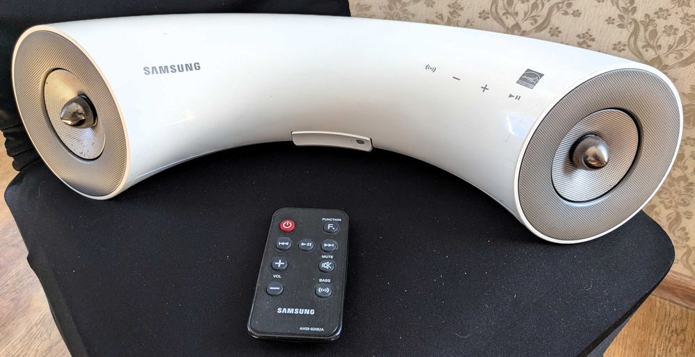 Топовая дизайнерская WiFi колонка Samsung DA-E550