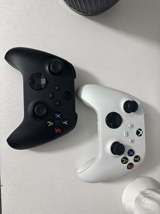 Xbox series s + 2 pady