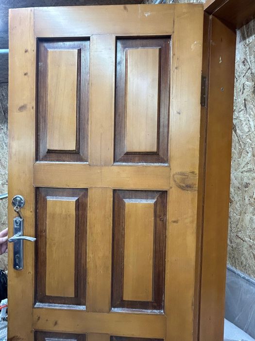 Двері вхідні деревʼяні