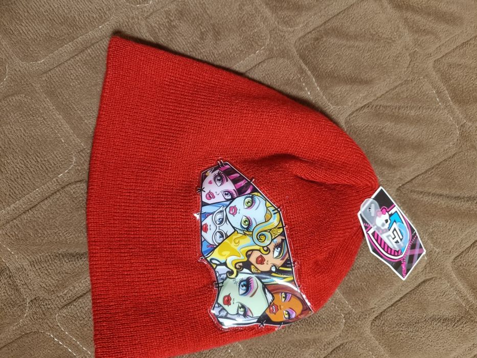 Продам шапки Monster High