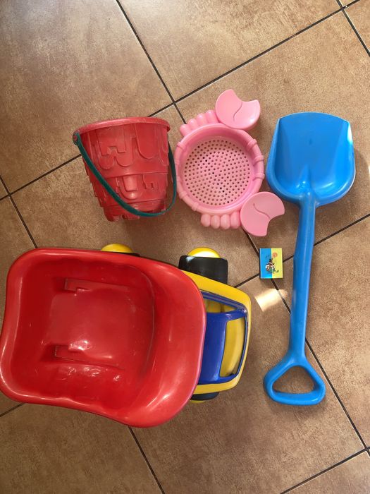 Набор для песка: машина , лопатка, ведро ,сито , все за 100 грн