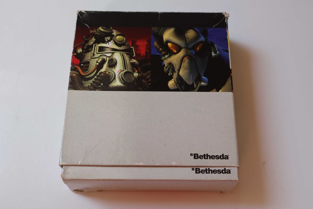 Fallout Anthology S.P.E.C.I.A.L. Bethesda Mini Nuke Edition na PC, Pakiet 5 Gier w Pudełku, Stan Bardzo Dobry