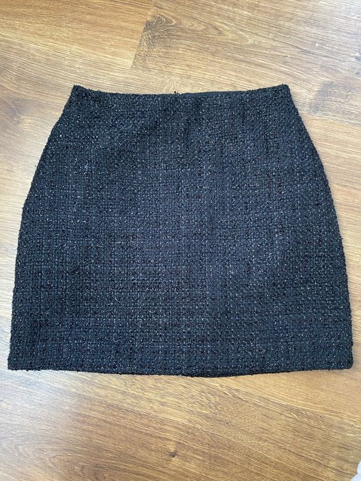 Трендова твідова спідниця