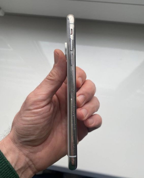 Продам Айфон 10 64 ГБ