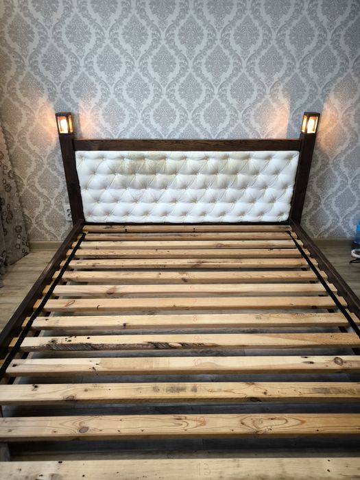 Продам кровать дуб масив