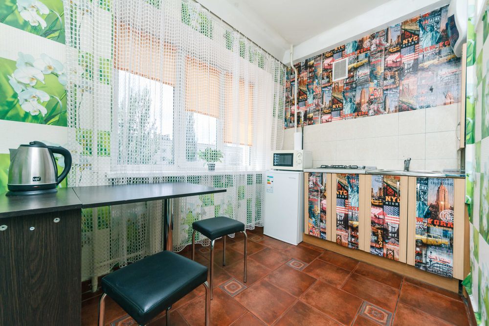 Центр // Крещатик—10хв. // Гуллівер / БЦ Парус.