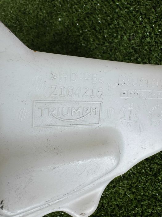 Triumph Tiger 900 розширювальний бачок T2104216