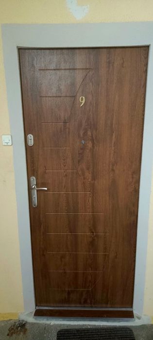 Drzwi wejściowe z montażem