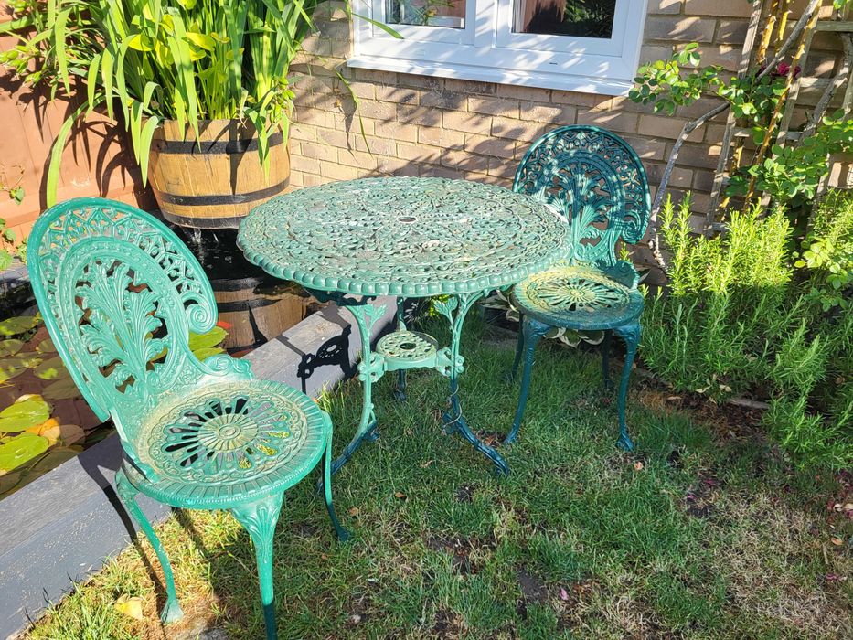 Zestaw całorocznych aluminiowych mebli ogrodowych. Stół +2 krzesła