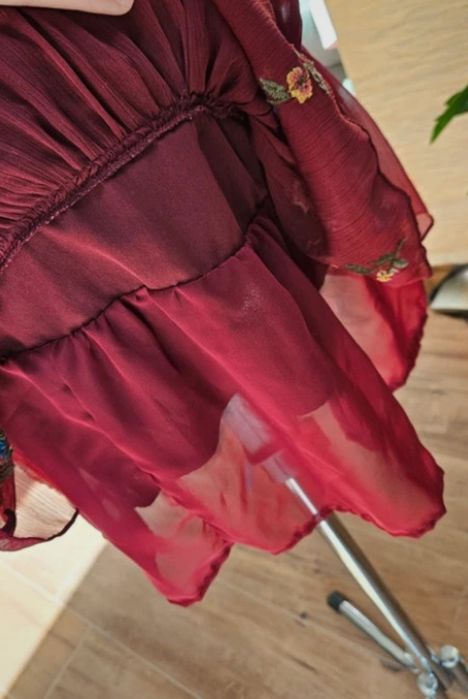 Bordowa sukienka boho Zara haftowana