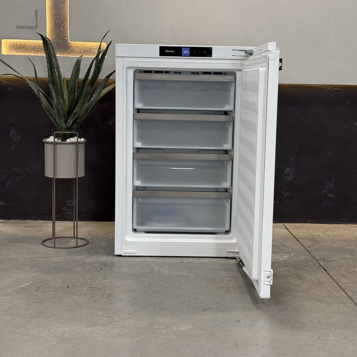 Вбудована марозильна шафа FNS7140. 2024 рік