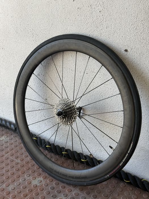 Bicicleta de Estrada LOOK Carbono + Rolo Elite Direto XR (Completa)