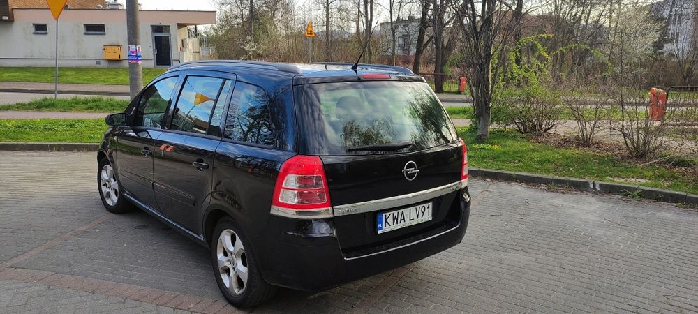 Opel Zafira B rok produkcji 2009