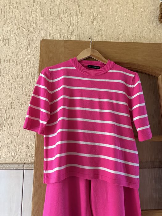 новий рожевий костюм на s-m