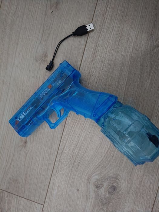 elektryczny pistolet na wodę
