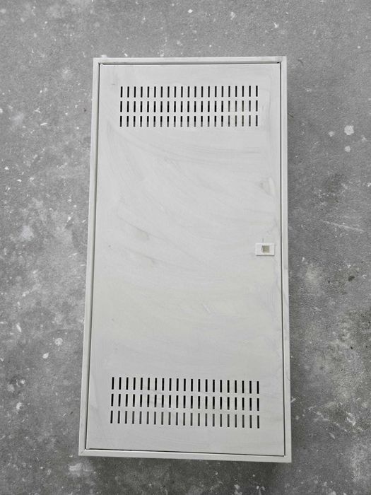 rozdzielnia elektryczna natynkowa skrzynka bezpieczników prądu